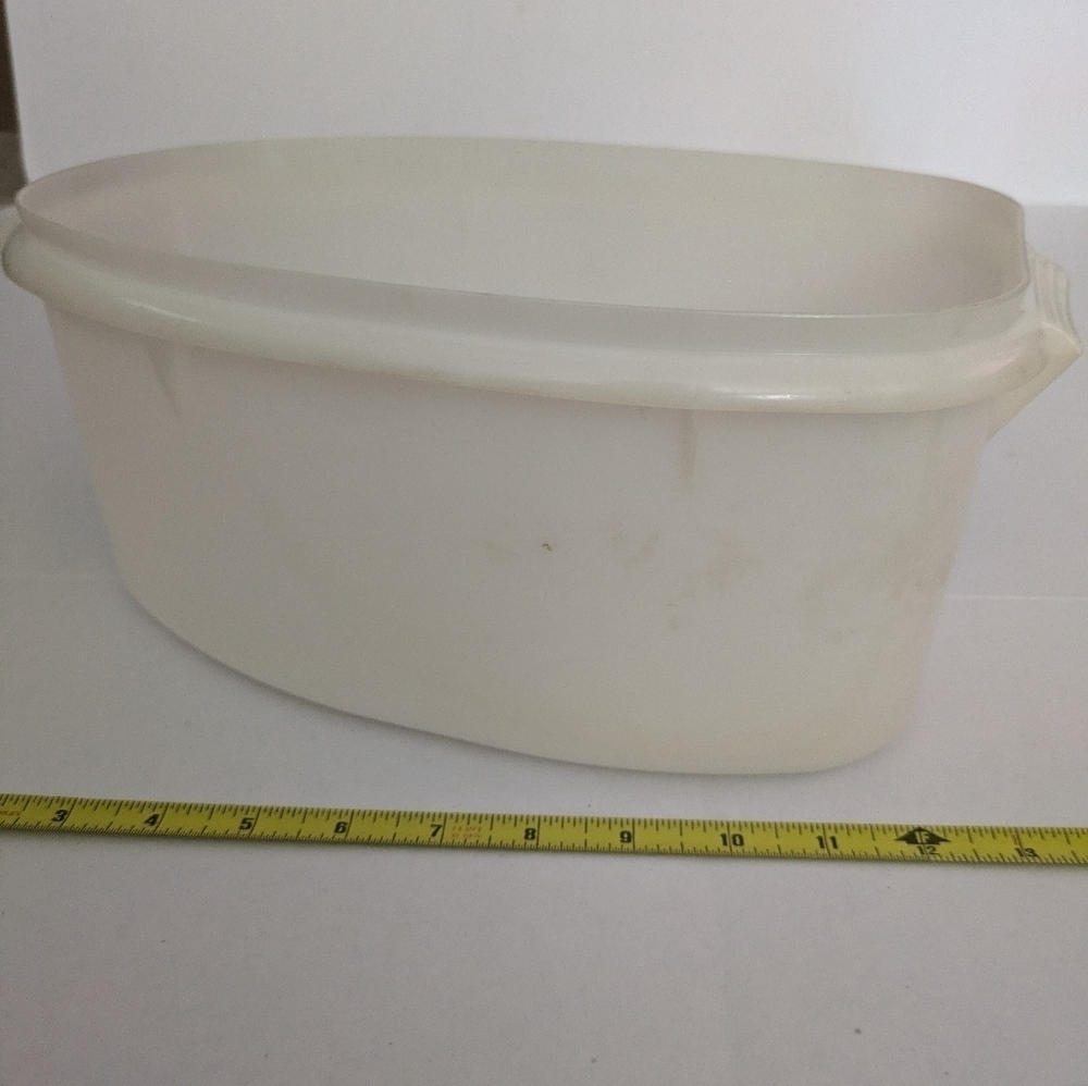 Vintage Tupperware ham, roast turkey, chicken Saver Keeper container,no lid